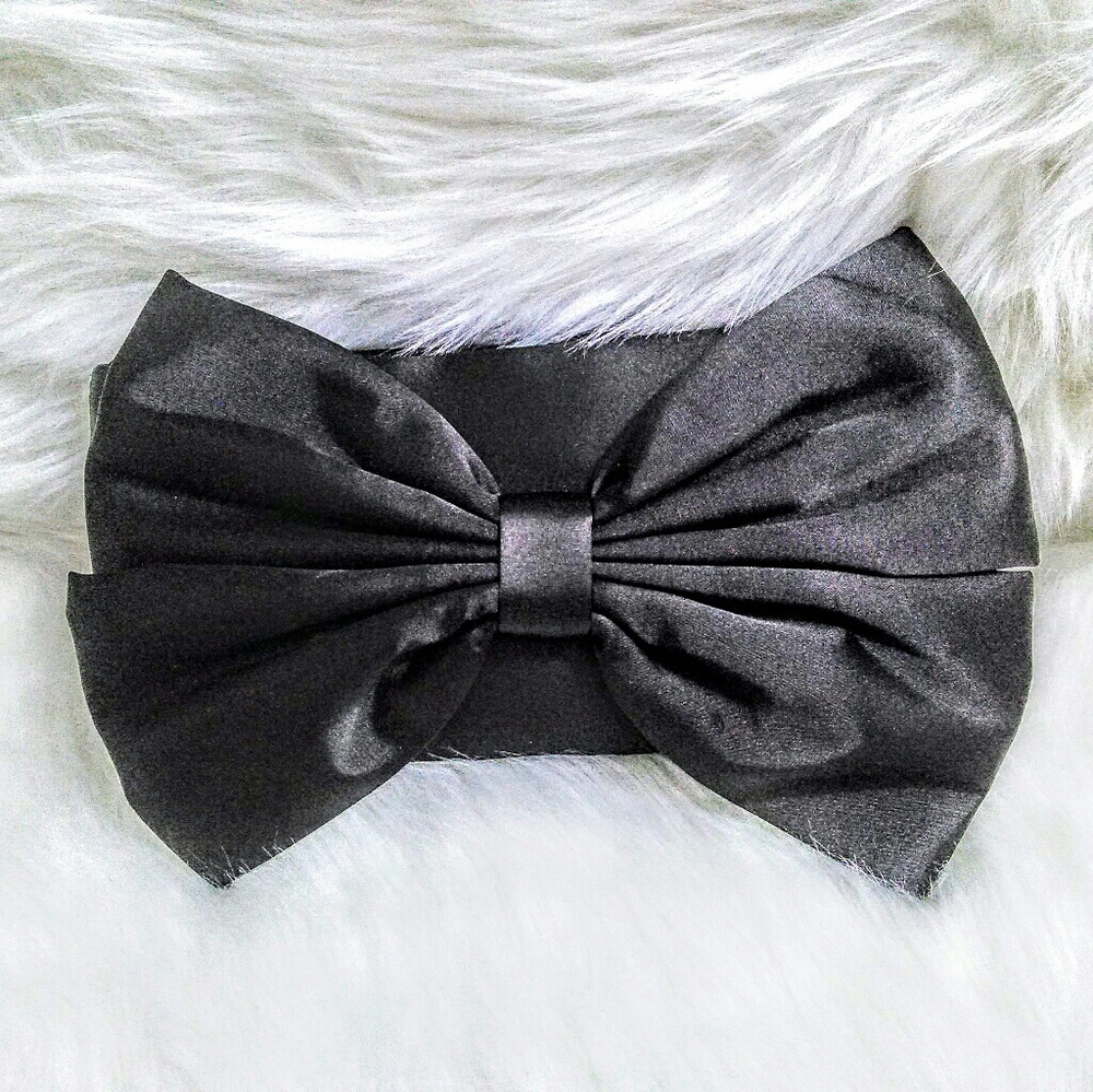 (NEW)! Hot! Black Satin Clutch w/ Bow! :-)
